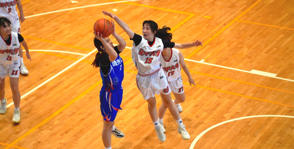 逢甲陳敬涵多次抄截與封阻帶動反擊節奏，成為球隊防守關鍵。攝／施浚璿