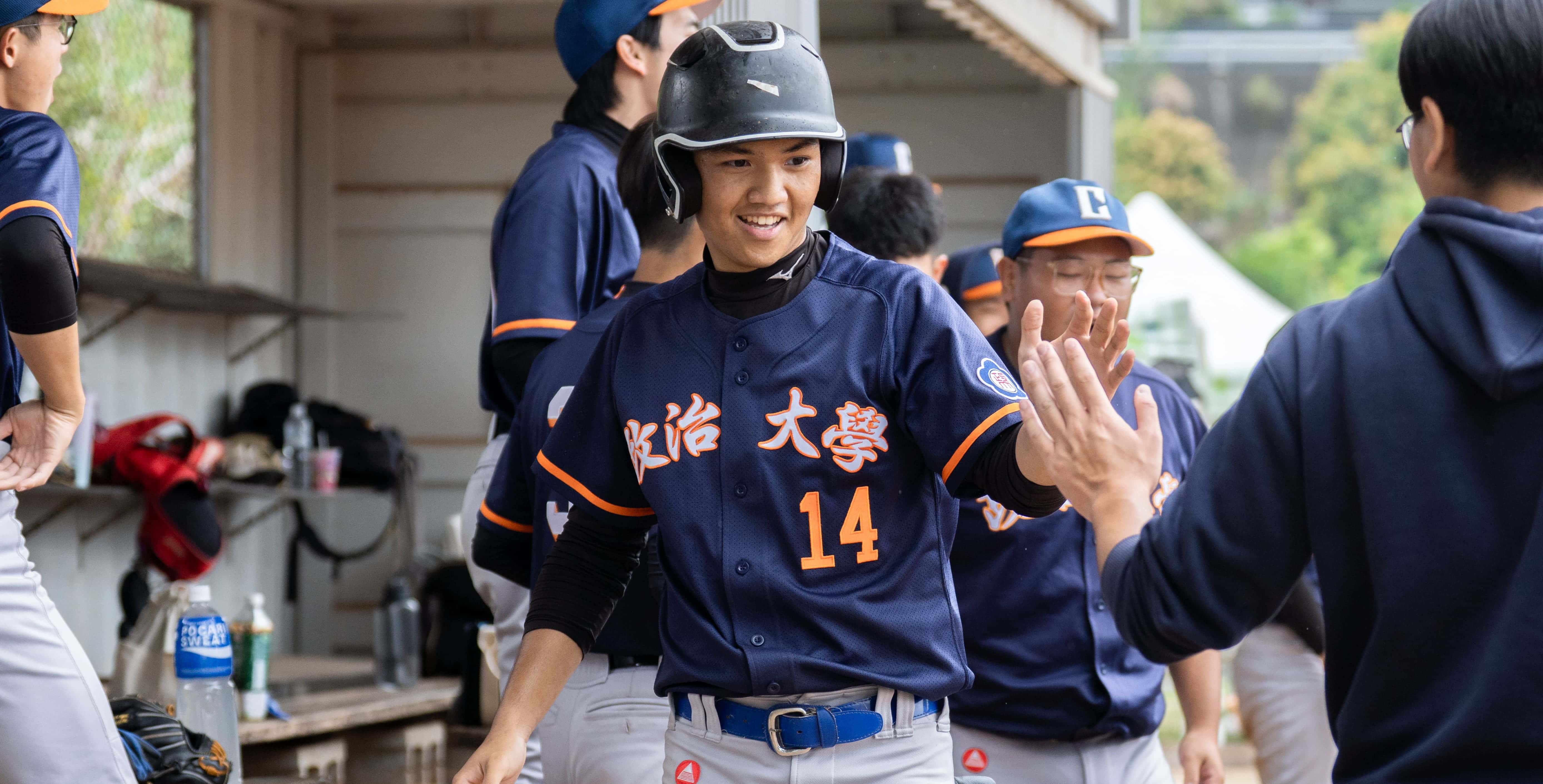 政大金碩恩一掃先前不穩的陰霾，今日敲出三壘安打重拾打擊信心。攝/黃斯筠