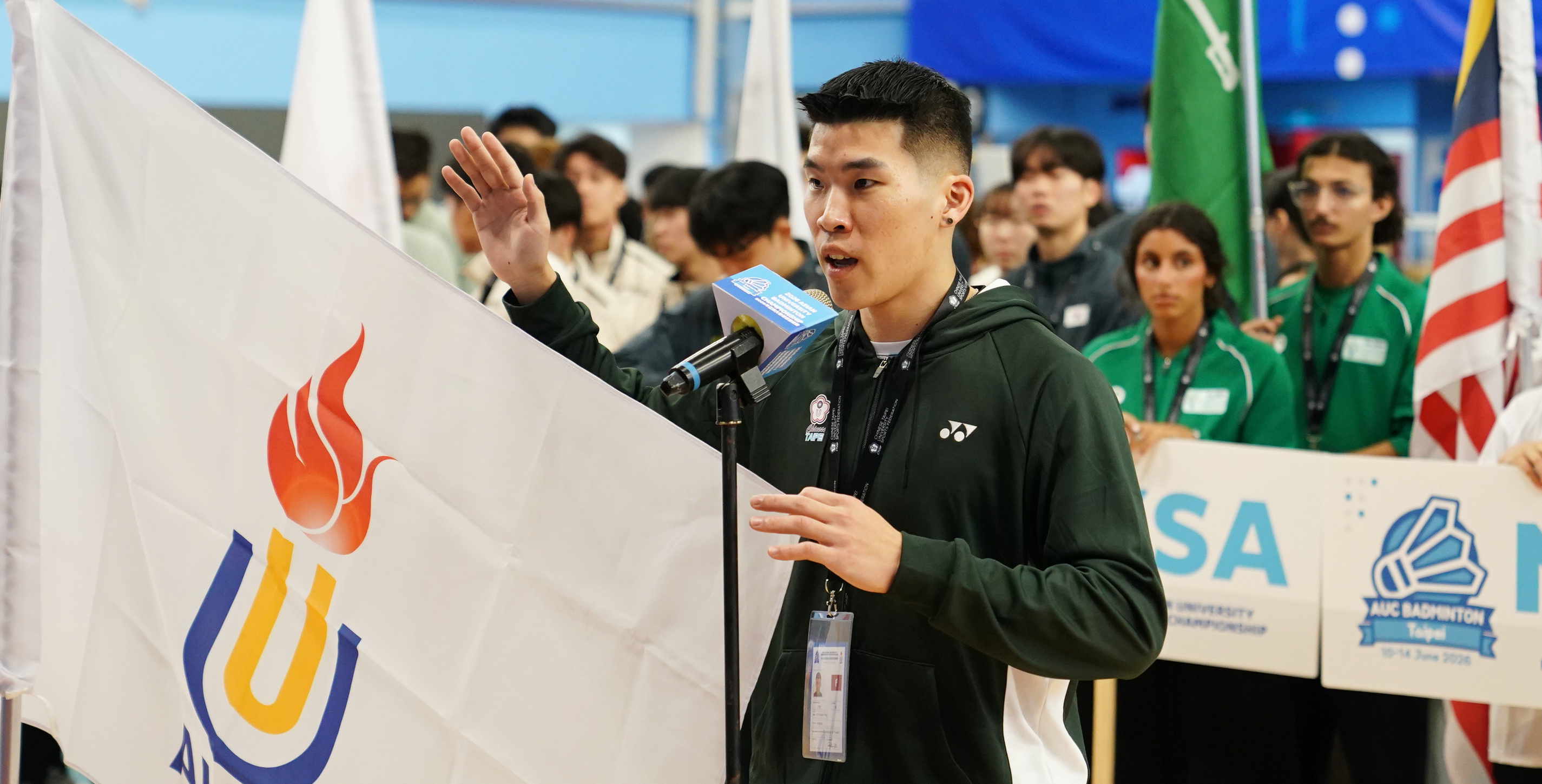 來自北市大的林冠廷在開幕典禮上擔任運動員宣誓代表。攝／大專體總