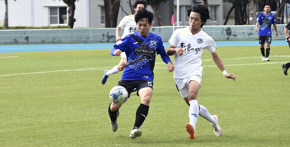 臺大童宇廷（白）曾為中興效力，此役與老隊友同場競技。攝/蔡佩璇