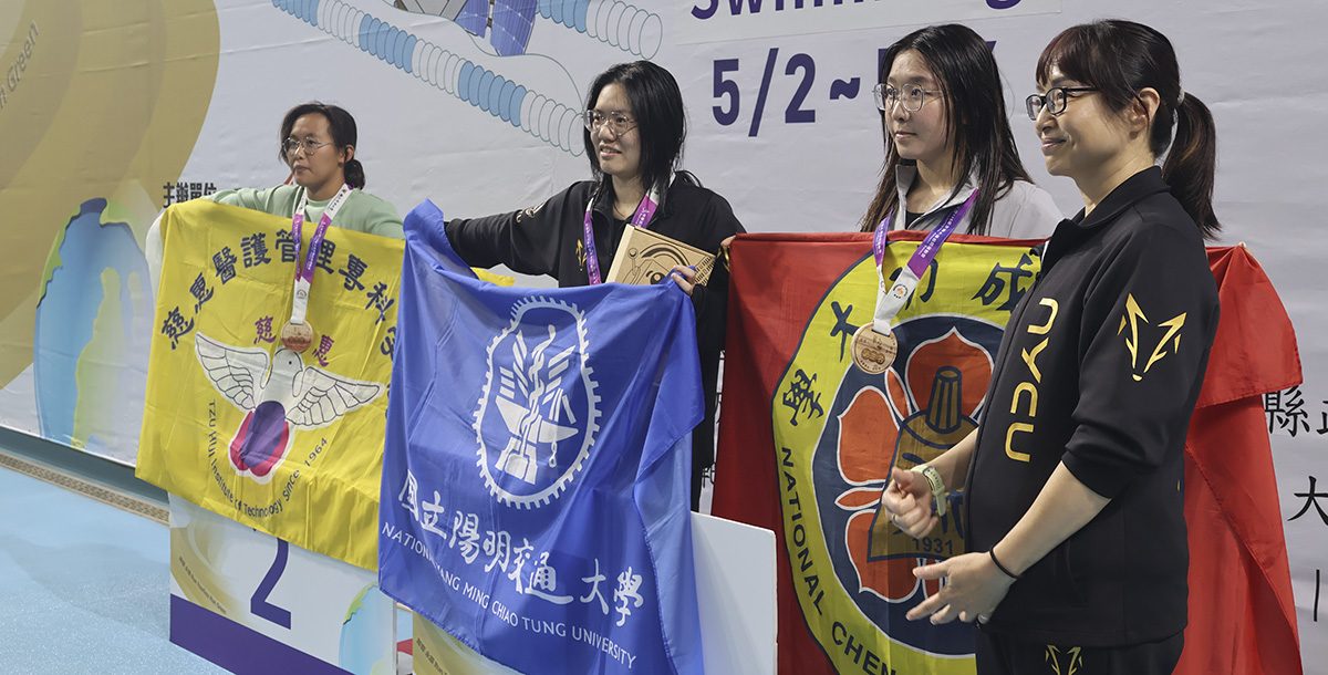 賴珮昕（中）以2分25秒20站上頒獎台。攝/SSU特派員