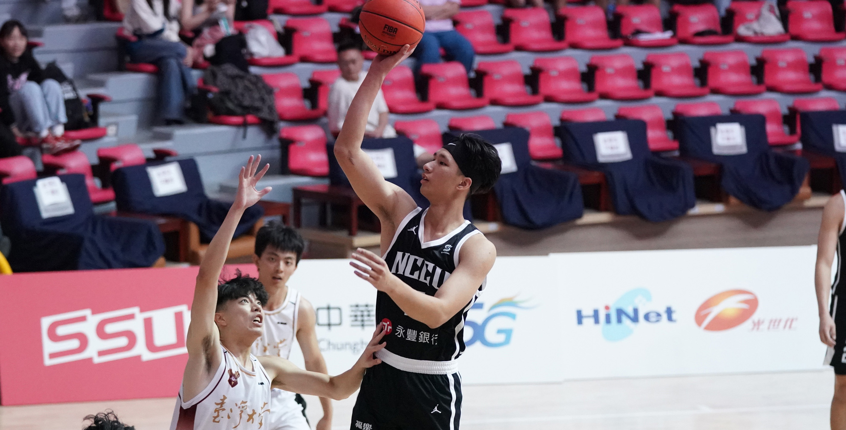 政治大學潘立丞4分11籃板。攝/大專體總