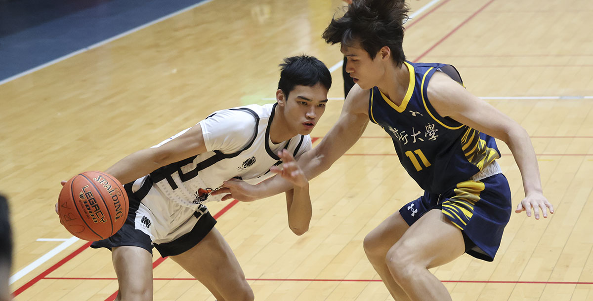 雙方互別苗頭，爭取得分機會。攝/蔡書庭