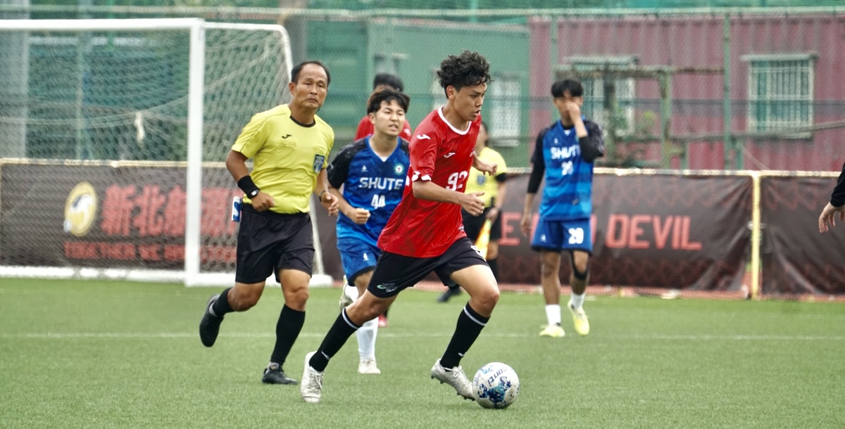 北科大副隊長陳暐軒帶領球隊組織進攻。攝/蔡佑涵