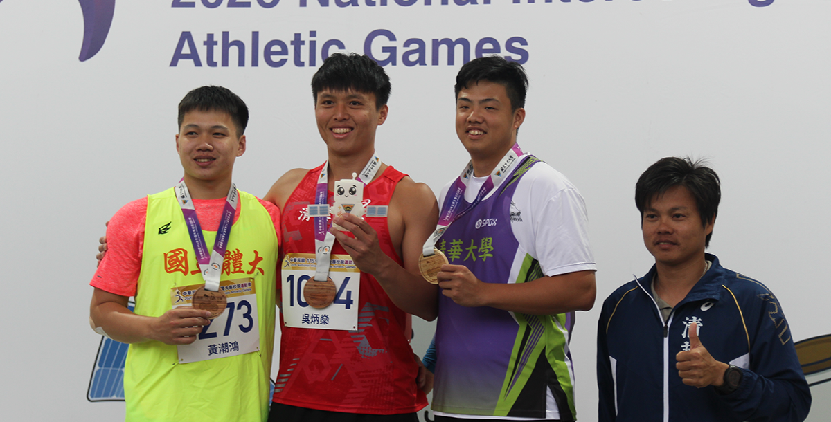 公開男生組標槍，金牌清華吳炳燊（中）、銀牌國體黃潮鴻（左）、銅牌清華王思遠（右）。攝／SSU特派員