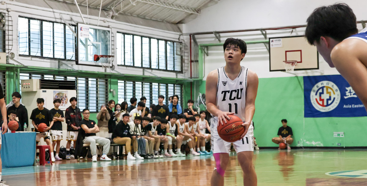 慈濟鄭硯中把握罰球機會攻下8分。攝/林秀炘