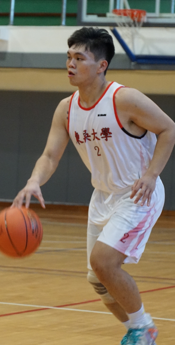 東吳隊長林廷奕(白)為本場核心球員。攝/游麗穎