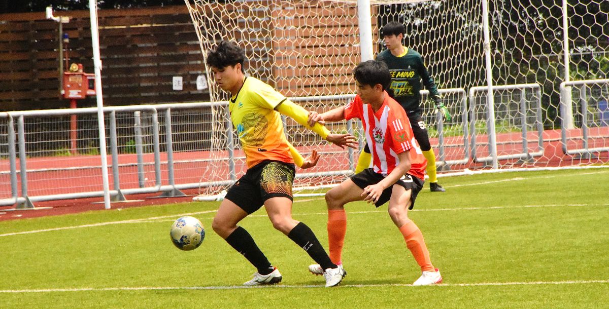 屏科大進攻突破黎明學院防線。攝／藍毓靜