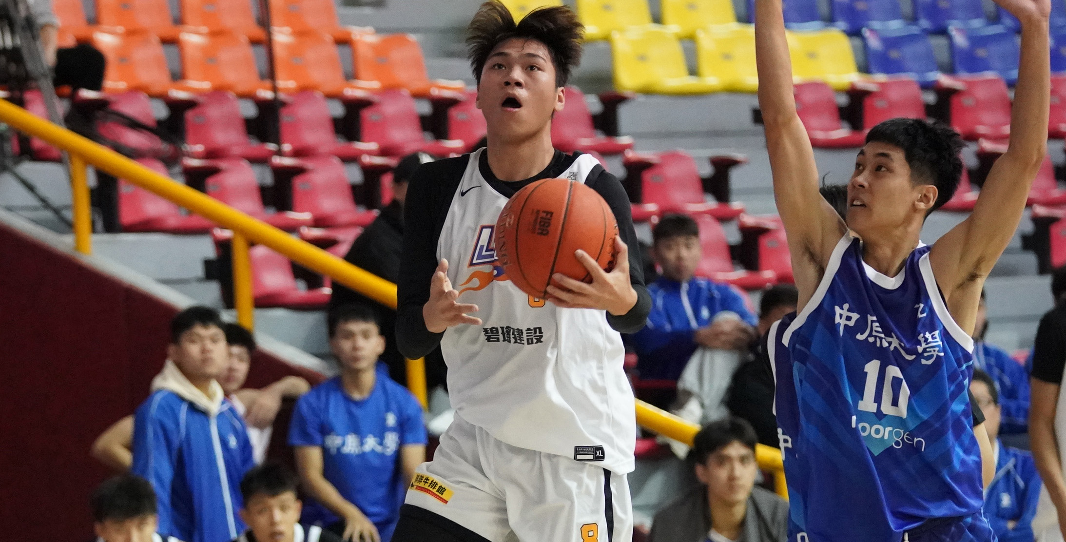 黎明學院潘冠志8分5籃板。攝/大專體總