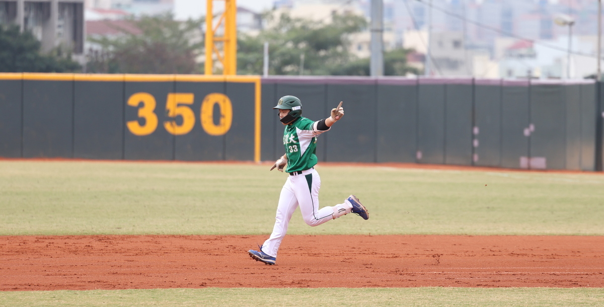 國體林秉澤在三局上擊出大學首轟。攝/林巧晨