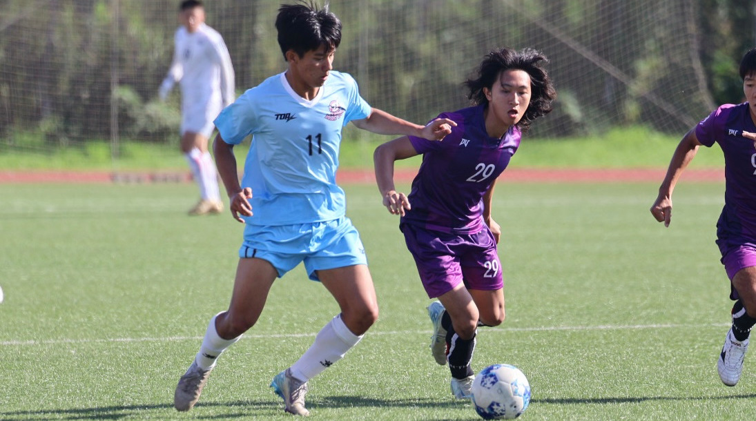 高師大林浩平(左)多次嘗試進攻。