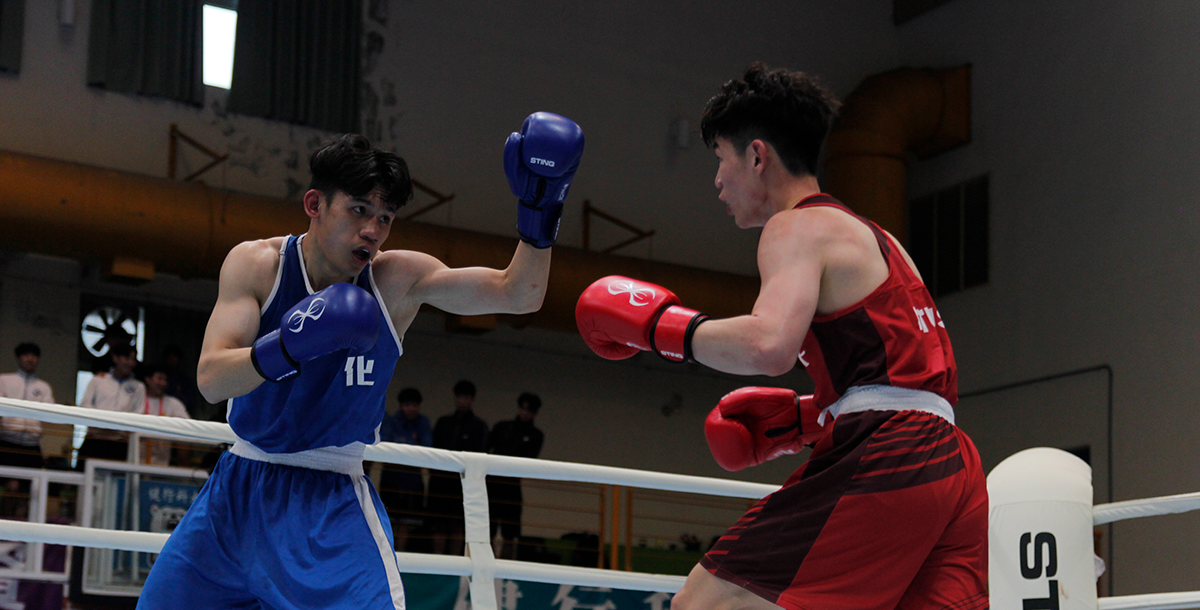 文化李承威(藍)交手臺體林俊佑(紅)，3:2險勝。攝／SSU特派員