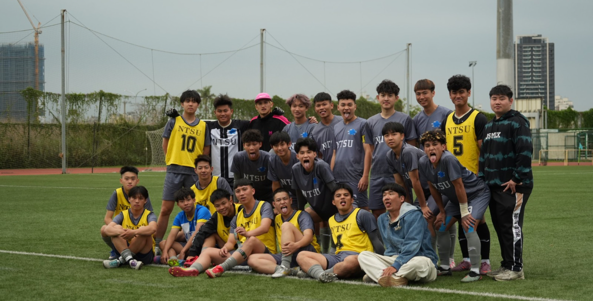 國體拿下勝利隊友合照紀念。攝/謝宇倫