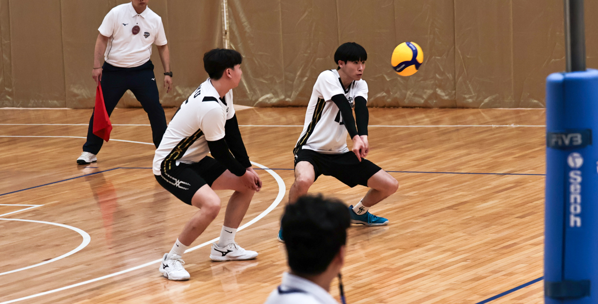 中國醫吳睿杰(右)多次強攻為球隊追分。攝/林秀炘