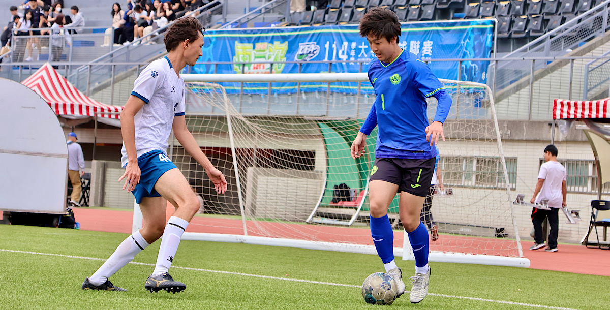 海大國廷堯(右)為球隊追加保險分。攝/陳品儒