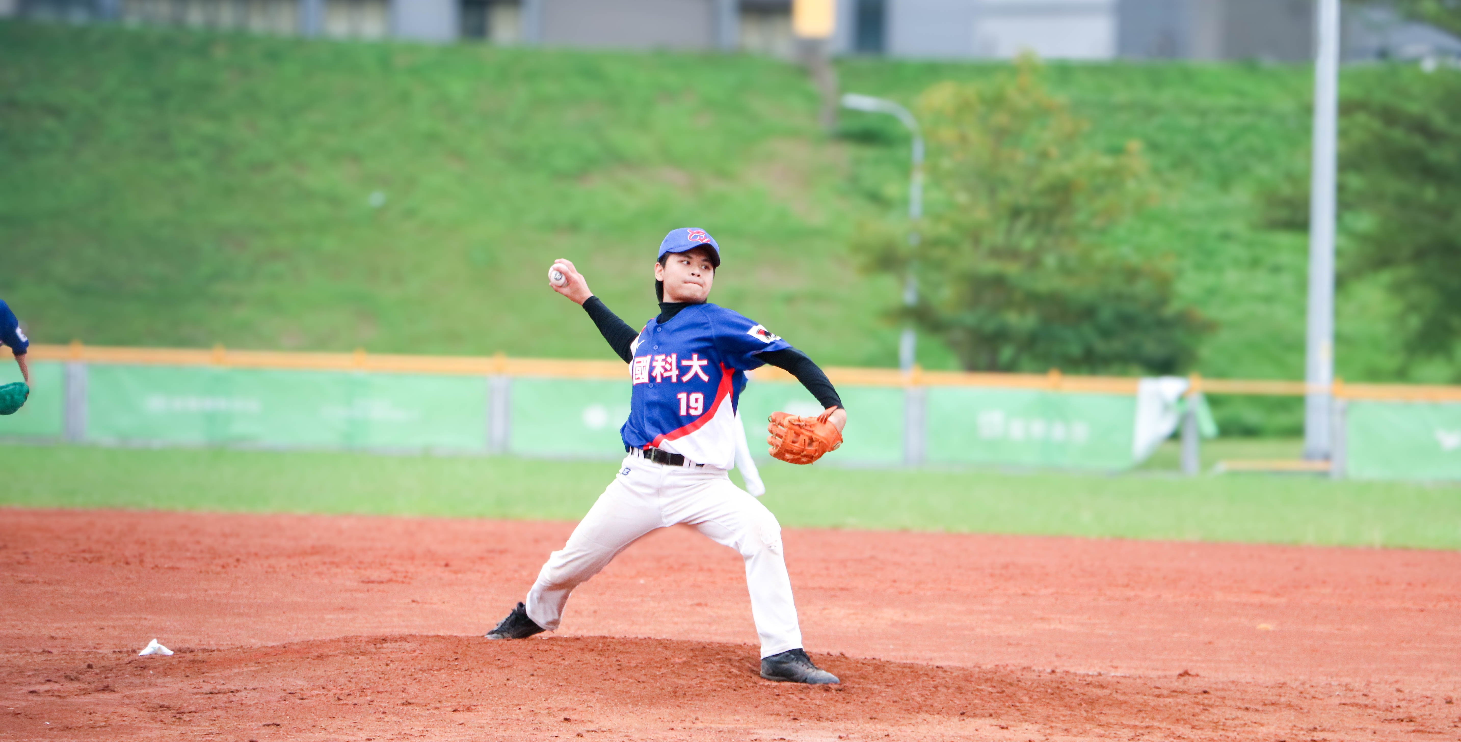 中國科大隊長、先發投手李承憲今日先發2.2局,全力穩住前段比賽。攝/許靜玟