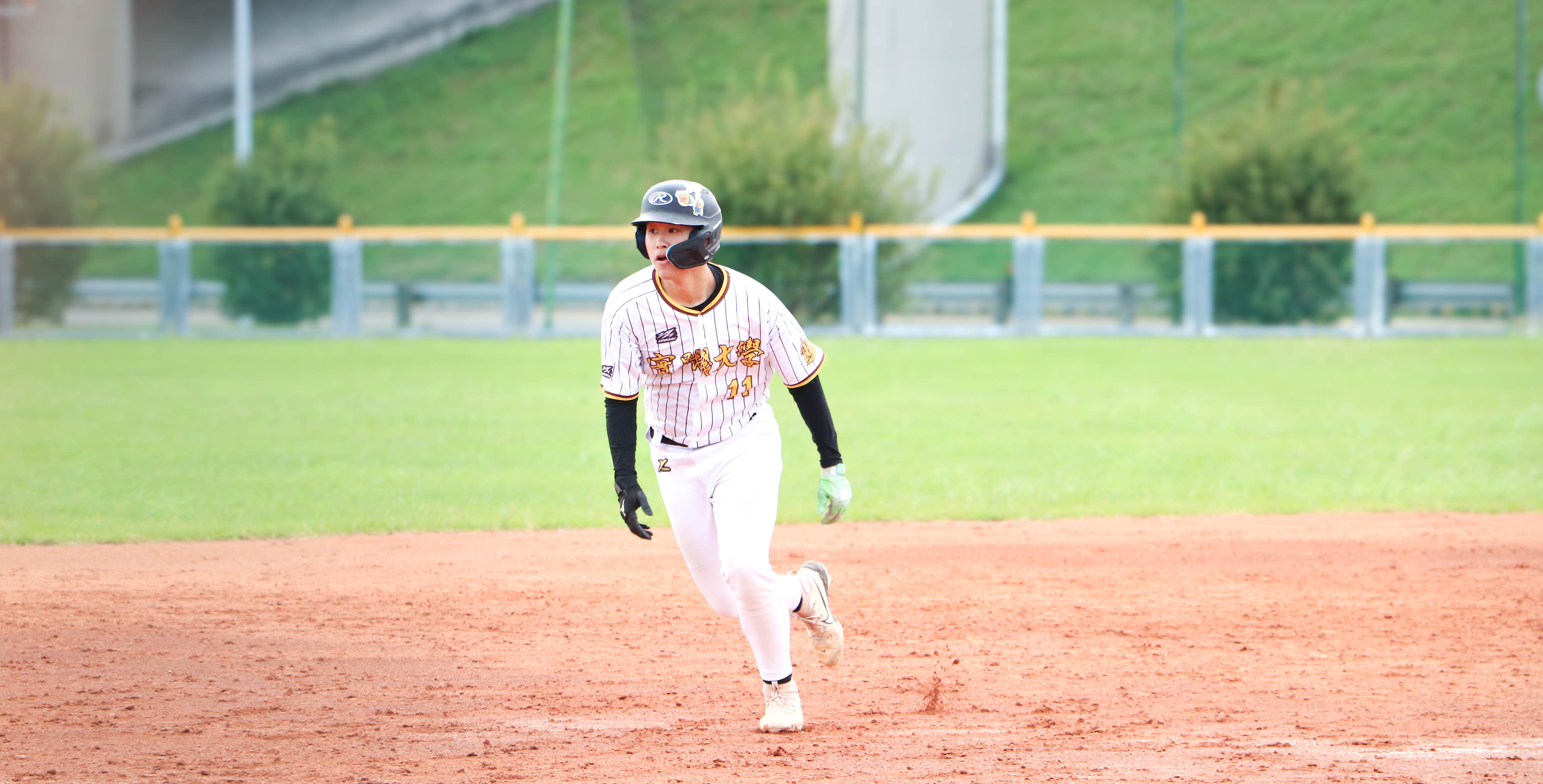 實踐黃崇君於四局上敲出球隊首安,為反攻揭開序幕。攝/許靜玟