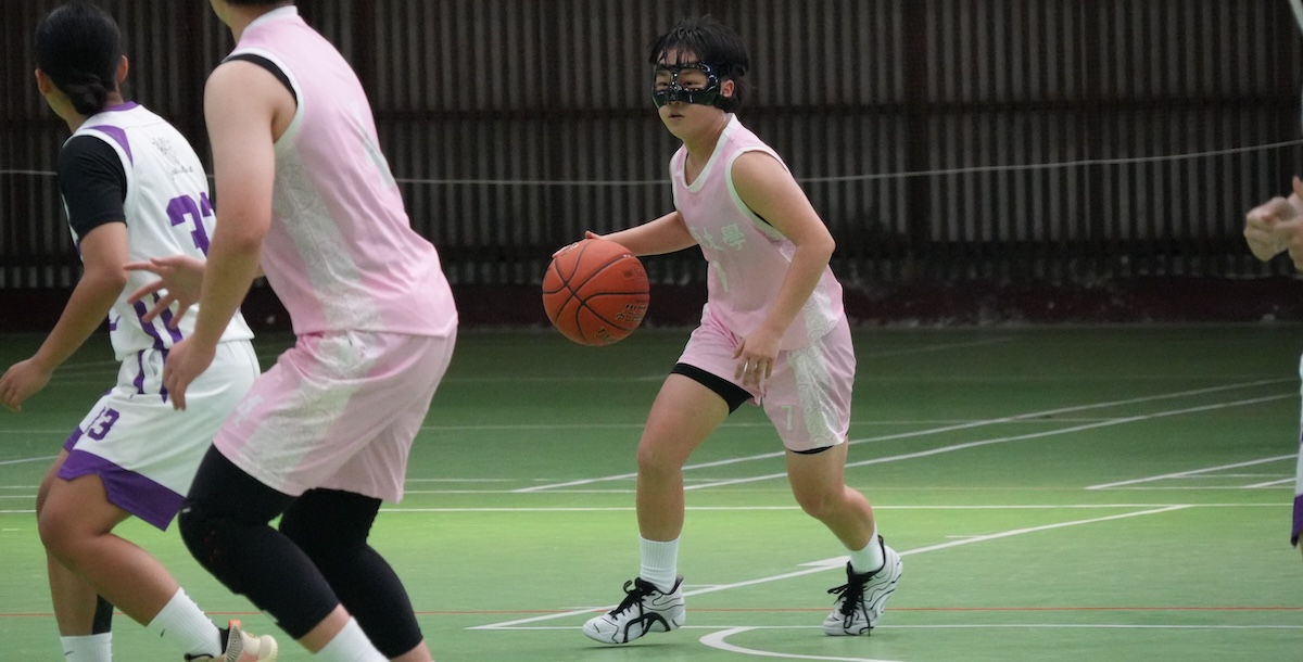 長庚後衛張雅茜末節兩記三分球，一度縮小分差。