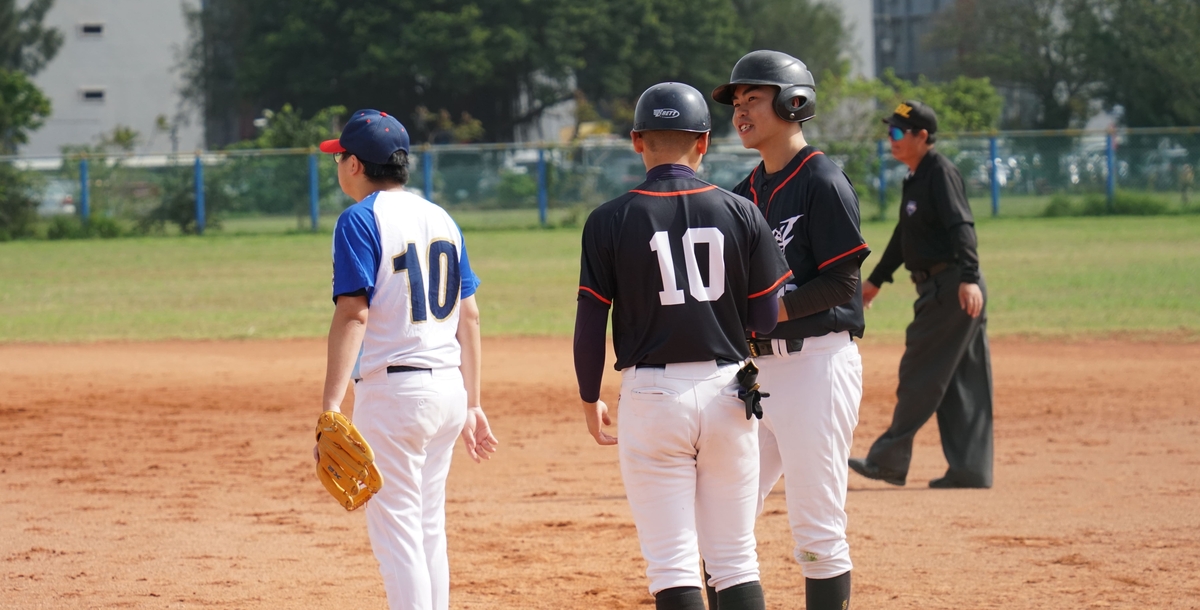 中央警大張竣翔(右一)繳出猛打賞表現。