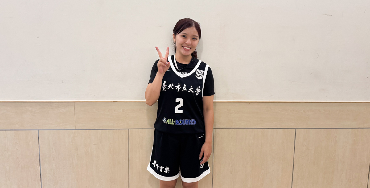 大學姐黃薏華帶動賽前舞並兼任球隊小編，成為凝聚團隊氛圍最佳推手。攝/SSU特派員