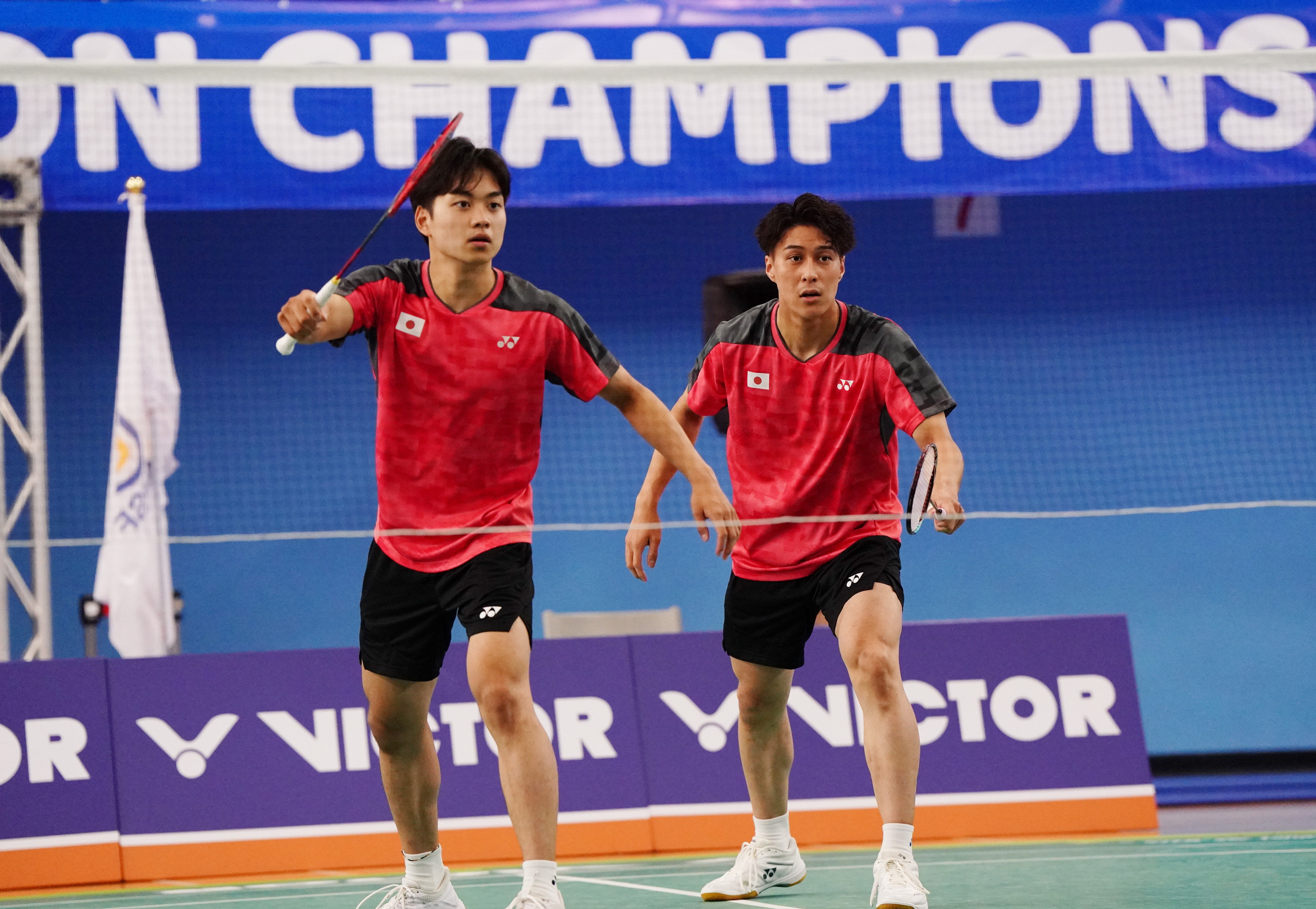 日本男雙組合快速擊敗香港對手晉級16強。攝/大專體總 (另開新視窗)