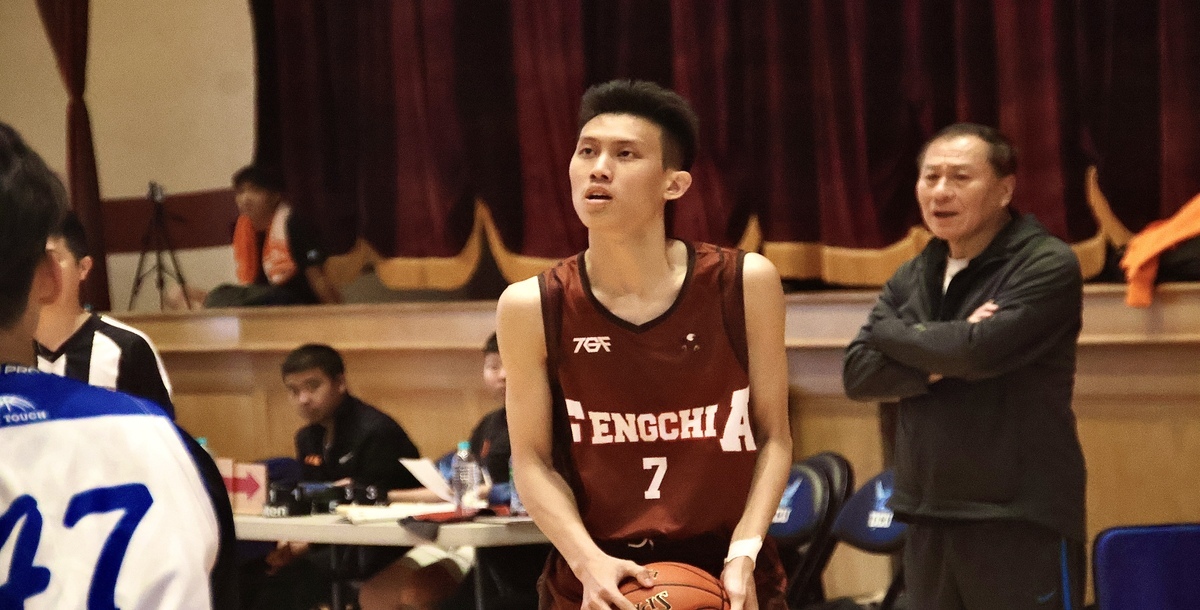 逢甲關雅駿在攻守兩端表現出色。攝/林子堯 (另開新視窗)