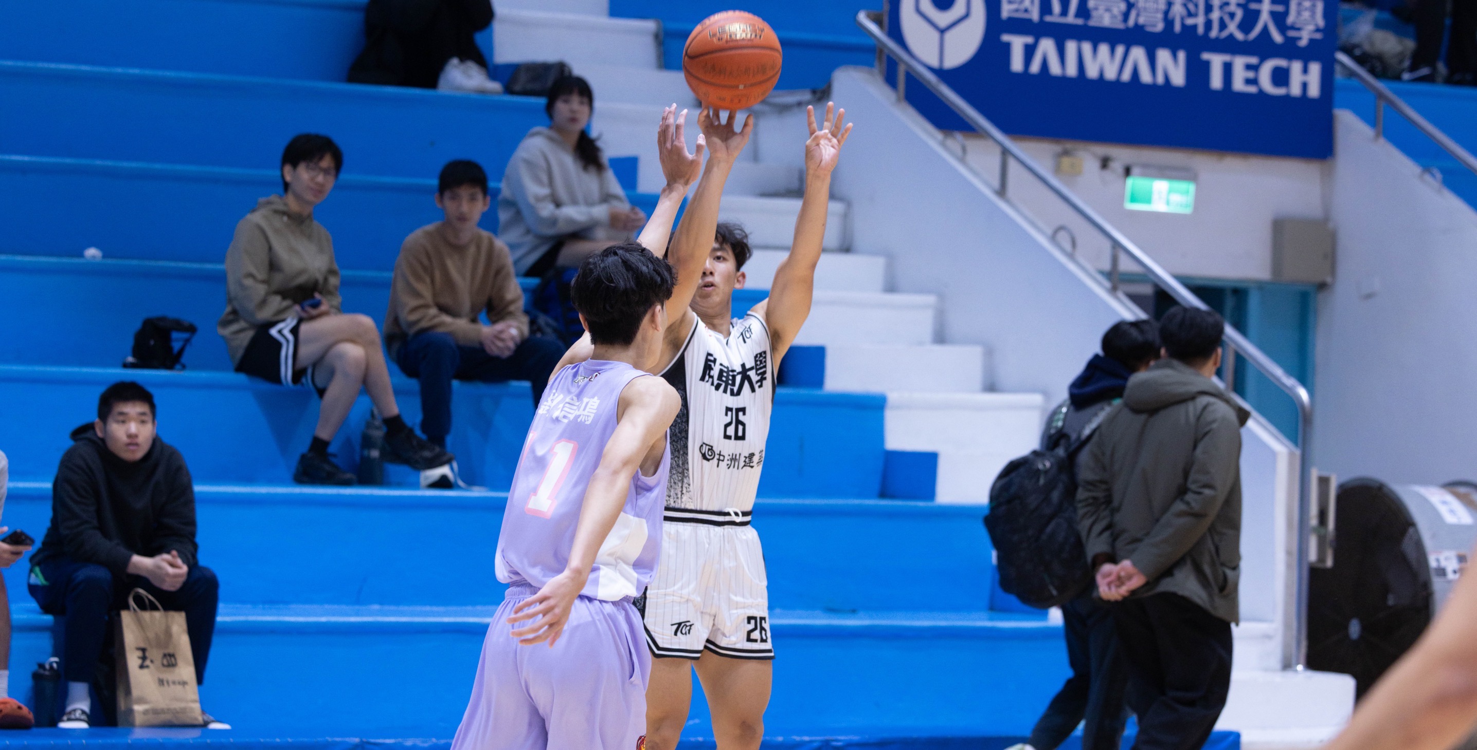 屏大蔡子翔在首節連續命中三顆三分球 攝/江敏慈 (另開新視窗)