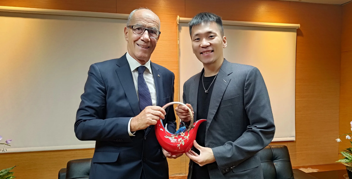 FISU會長Leonz Eder（左）訪臺行前往拜會運動部部長李洋。攝/大專體總