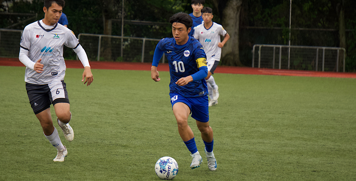 面對多名主力帶傷上陣，銘傳隊長傅鼎紘(10)挺身而出，凝聚團隊士氣。攝/孫千筑 (另開新視窗)