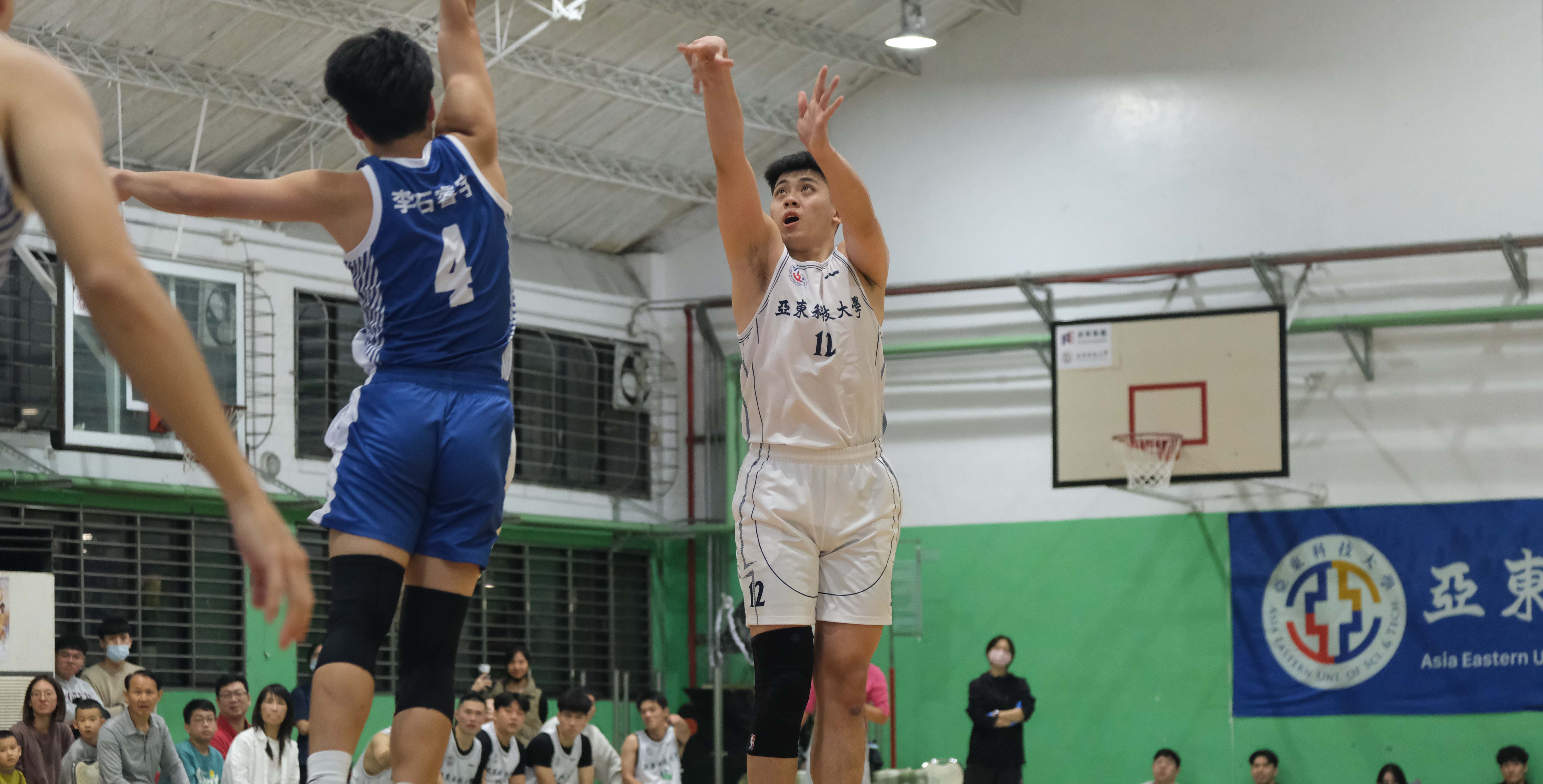 亞東石承儒個人獨得24分，其中包含3顆三分球。攝/李慈恩