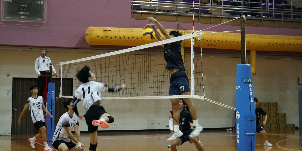 臺大鄭瀚(右)攻守兩端表現亮眼。攝/廖芸萱