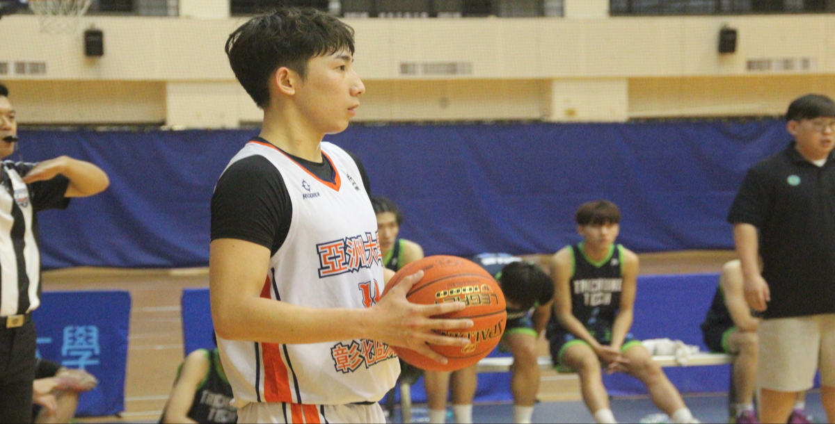 亞大郝新擎攻下27分包含5顆三分球，帶領球隊拿下勝利。攝/林子堯