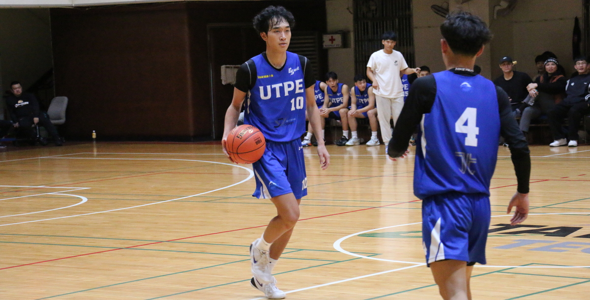 北市大射手王靖元(左)轟下27分，包含6記三分。 攝/陳佑嘉