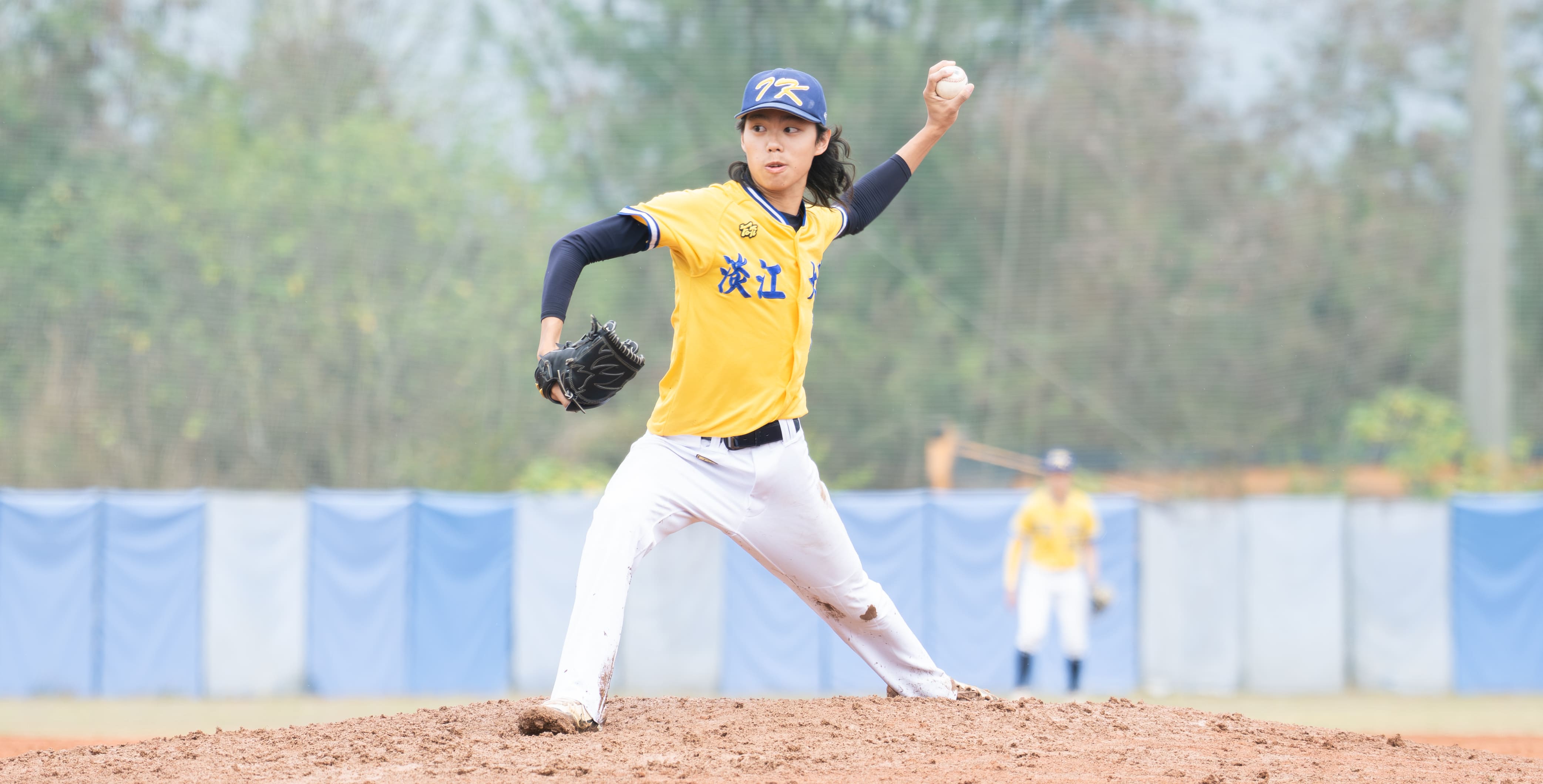 淡江先發投手李逸翔主投五局，飆出三次三振、僅失一分，穩定壓制對手打線。攝/黃斯筠
 (另開新視窗)