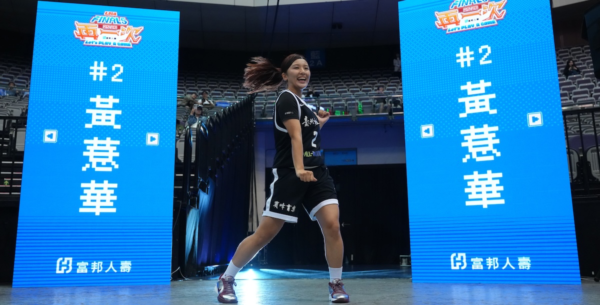 黃薏華女一級季軍戰進場舞蹈。攝/大專體總 (另開新視窗)