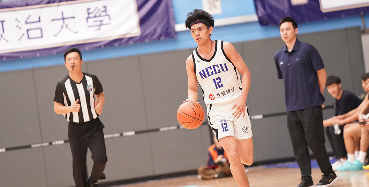 政治大學林子皓決勝期穩定中距離助球隊維持領先，全場攻下15分。攝/大專體總 (另開新視窗)