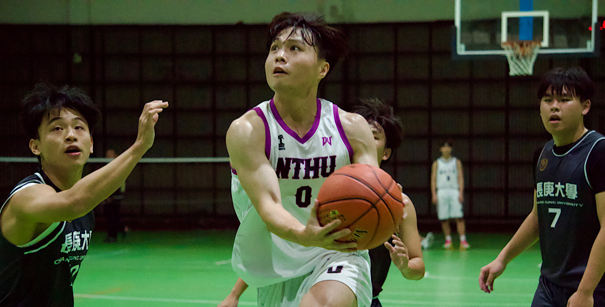清大陳薪碩班重返UBA舞台，今在籃下繳出精彩表現。攝/孫千筑