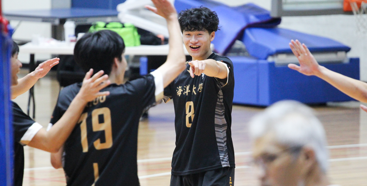 海大朱建融凌厲的網前攻勢，為球隊爭取到許多分數。攝/陳葦澤
