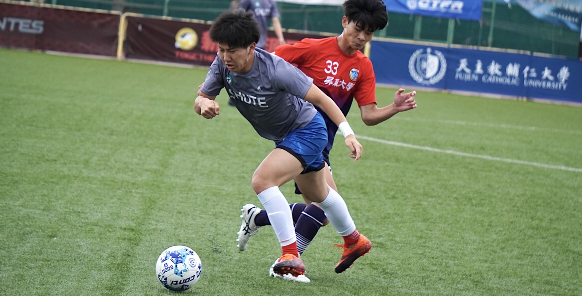 兩隊拋開勝負包袱，上半場互有攻守，打得較為放鬆。攝/孫千筑 (另開新視窗)