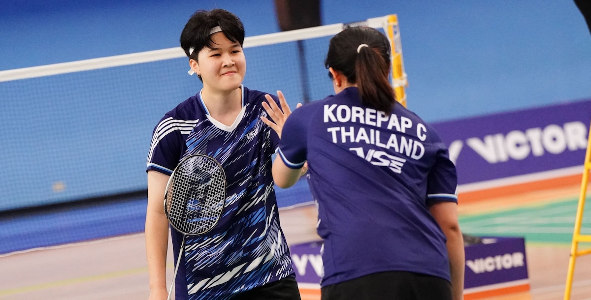 泰國雙人組Chaiwan Lalinrat與Korepap Chasinee在女雙16強賽擊敗馬來西亞對手，順利晉級8強。攝/大專體總 (另開新視窗)