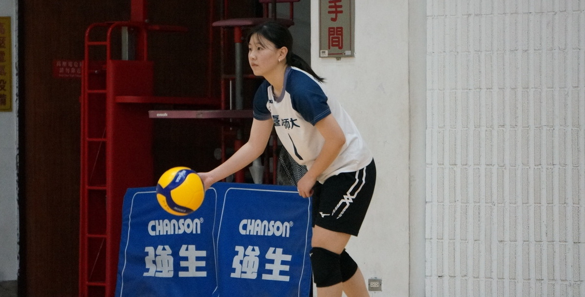 臺師發球穩定 直落三搶下開門紅。攝/陳致昕 (另開新視窗)