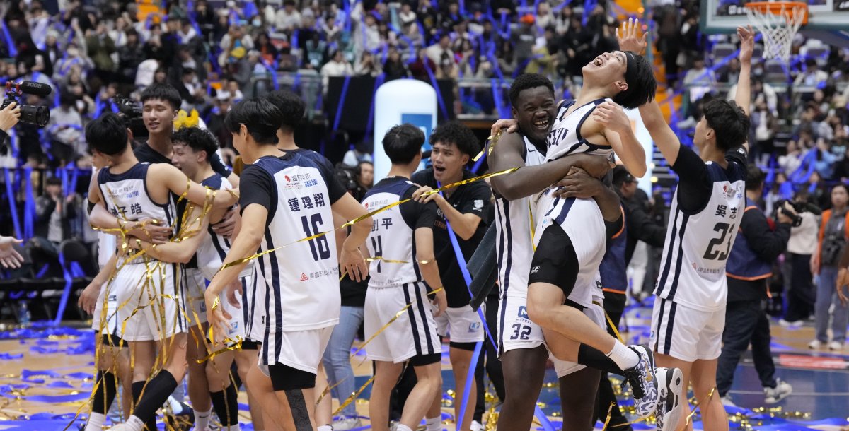 政大推進隊史新猷50連勝五連霸。攝/大專體總