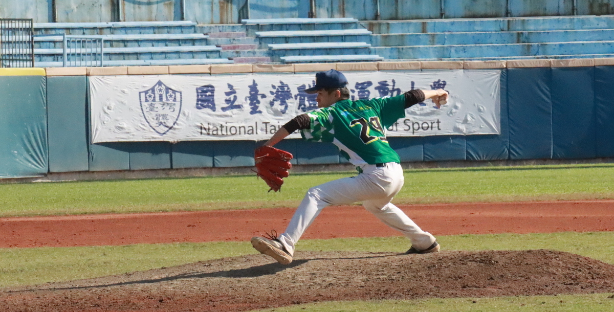 萬能科大盧昱安奪勝投。攝/陳冠頡