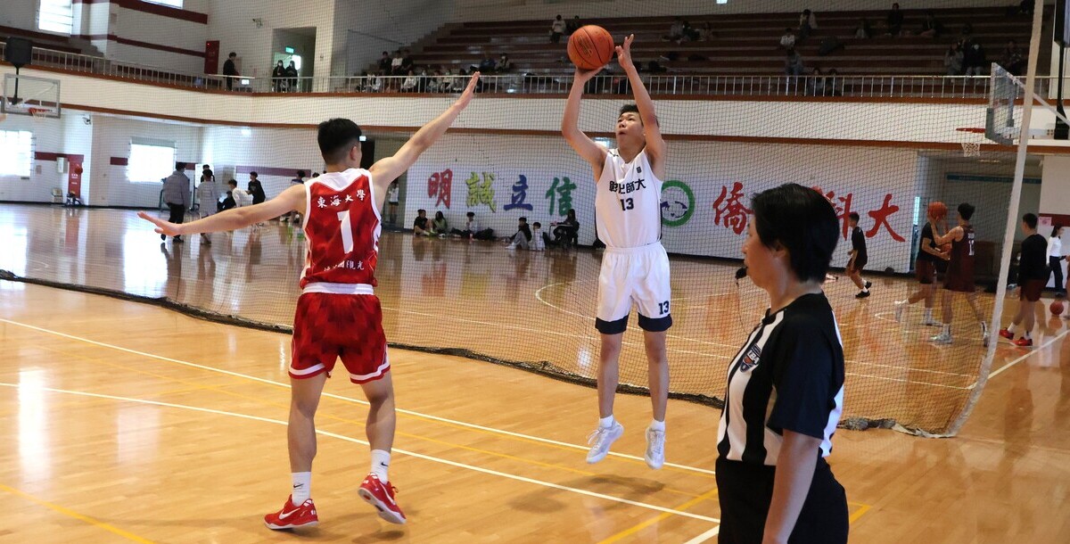 彰師陳旻謙外線連發助球隊反超比分。攝/陳冠頡 (另開新視窗)