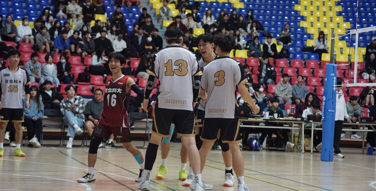 北科獲勝後隊員們開心慶祝。攝/游麗穎
