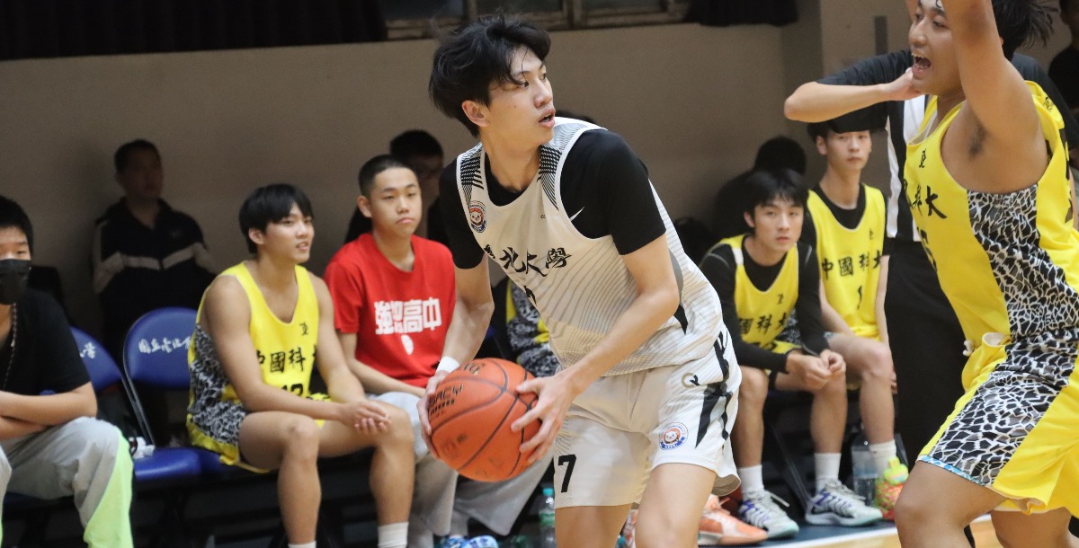 北大吳秉翰下半場恢復手感，全場攻下25分。攝/劉亭寬