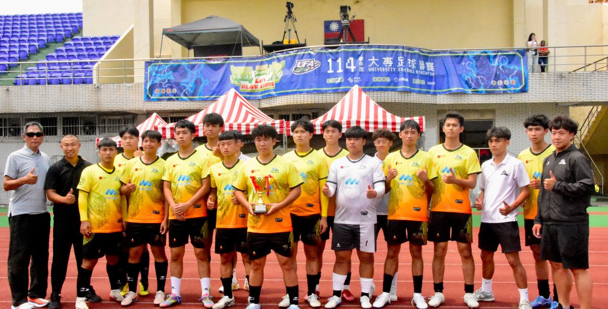 屏科大隊職員領獎合影。攝/藍毓靜
 (另開新視窗)