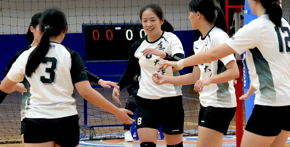 臺大郭亞筑(8號)關鍵進攻得手，助隊奪勝。攝/李亭葳 (另開新視窗)