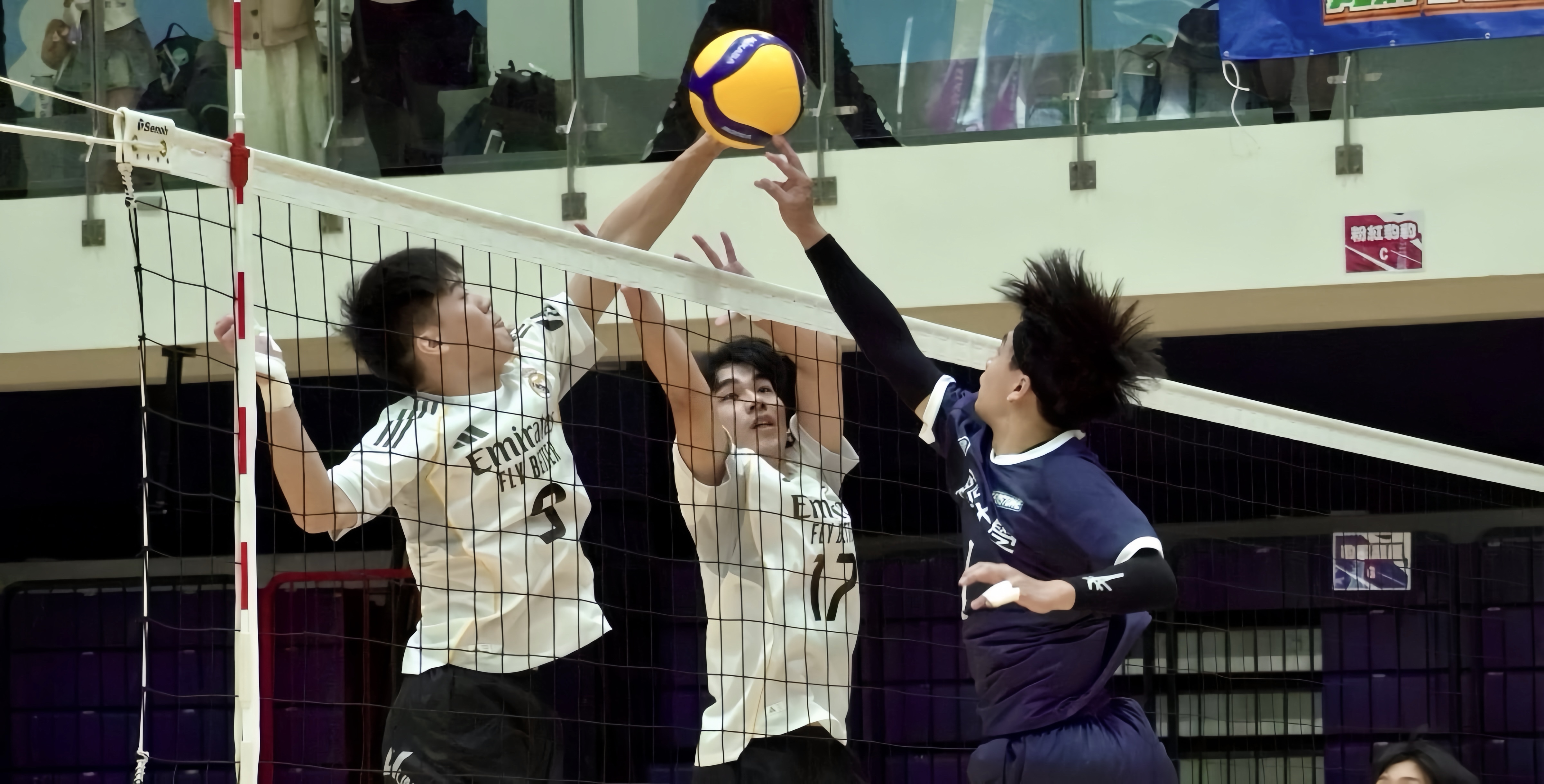 雙方火力全開，激烈拉扯。攝/巫騏安