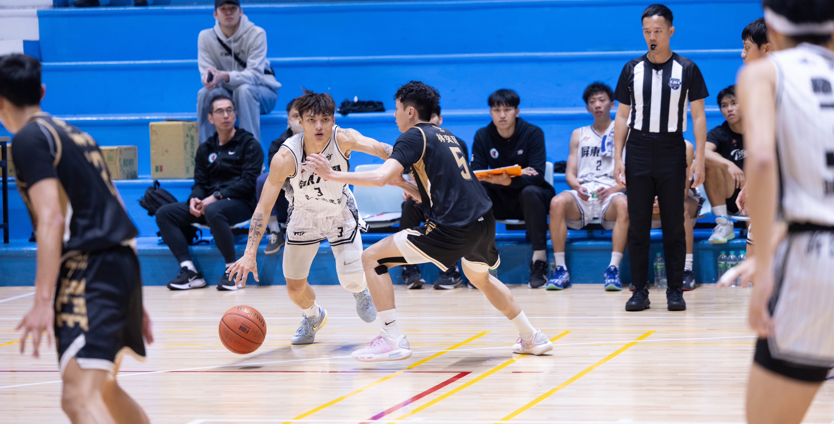 屏大陳照安勇於進攻籃框為球隊得分。攝/江敏慈 (另開新視窗)